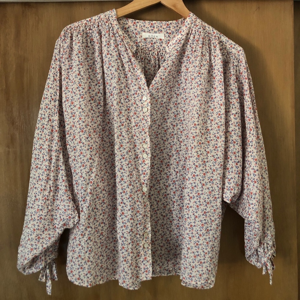 Doen O’Keeffe Top- Peach Martha’s Garden Print